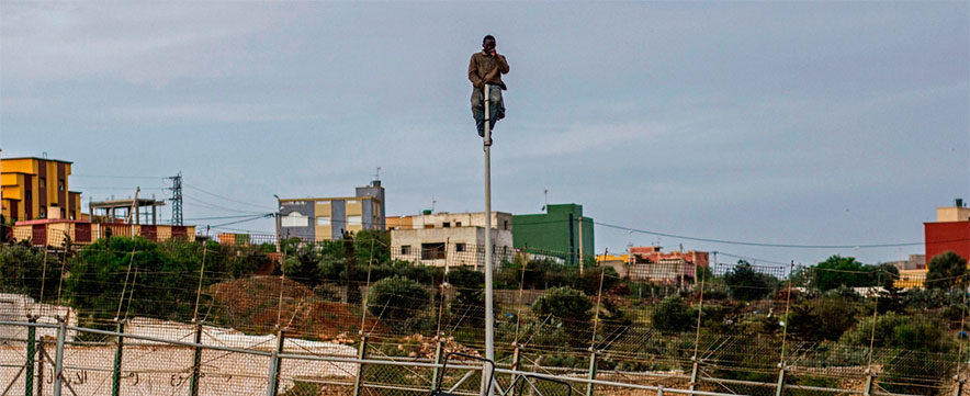 Programa 04×11 – 10 años documentando lo que pasa en la frontera España – Marruecos en Melilla: entrevistamos al fotoperiodista Sergi Cámara